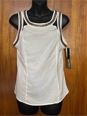 XOXO White Chiffon Beaded Keyhole Round Neck Sleeveless Blouse M Zip Back
